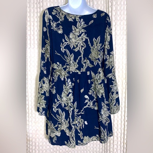 • Entro Long Flare Sleeve, Navy & White Floral Patterned Boho Style Mini Dress • - Picture 3 of 6